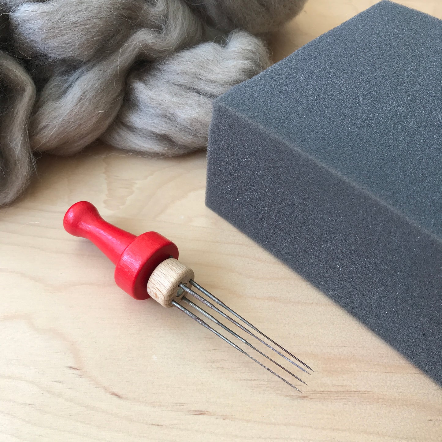 Base de espuma para feltragem com agulha