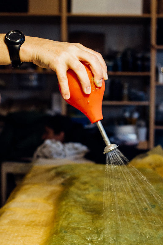 Aspersor para fieltrar