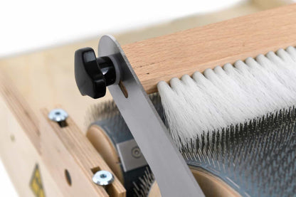 Escova finalizadora para cardadeira de tambor