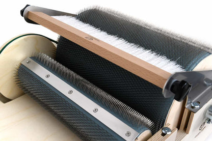 Escova finalizadora para cardadeira de tambor