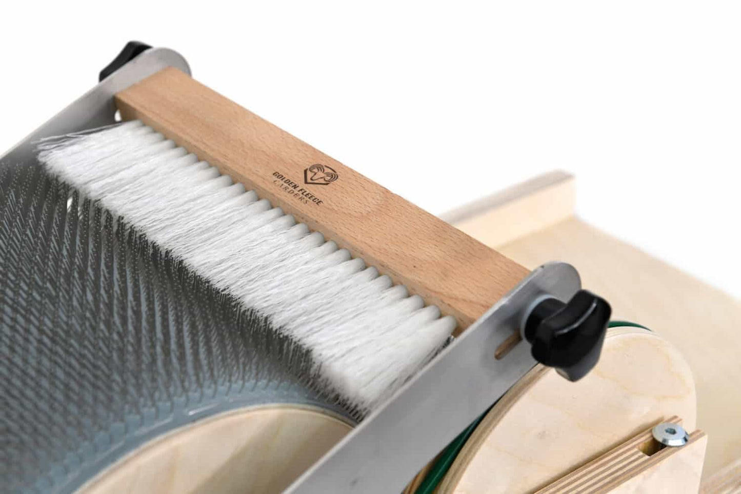 Escova finalizadora para cardadeira de tambor