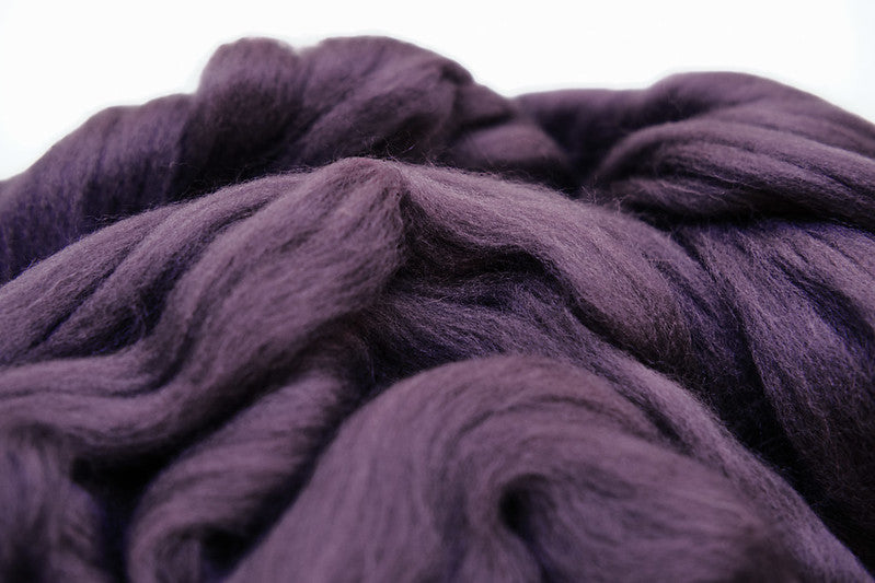 Portuguese merino wool top - Plum (17)